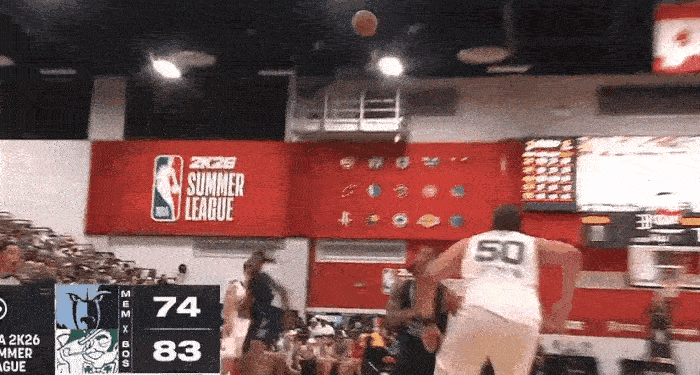 为凯尔特人出战NBA夏季联赛的洛夫顿，在首秀面对灰熊登场18分钟，8投1中得到1