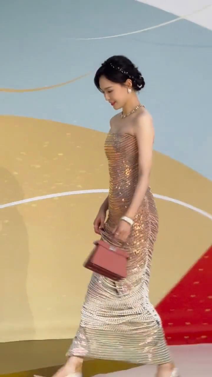 唐嫣凭借着《繁花》当中饰演的汪明珠一角荣获最佳女主角提名。还要跟大家分享的是汪小