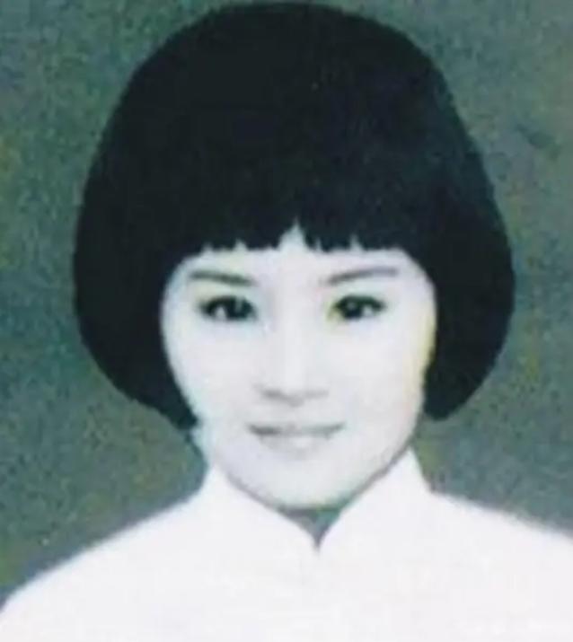 1931年厦门刑场上，怀胎八月的梁慧贞摘下手表塞给刽子手：