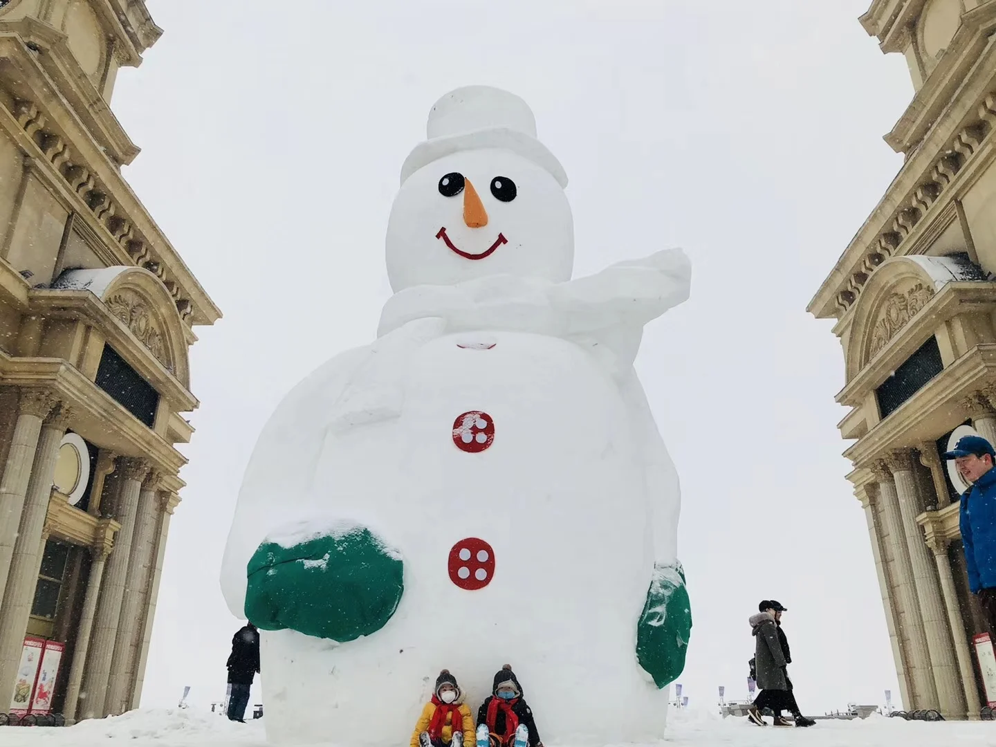 哈尔滨2018年第一个大雪人