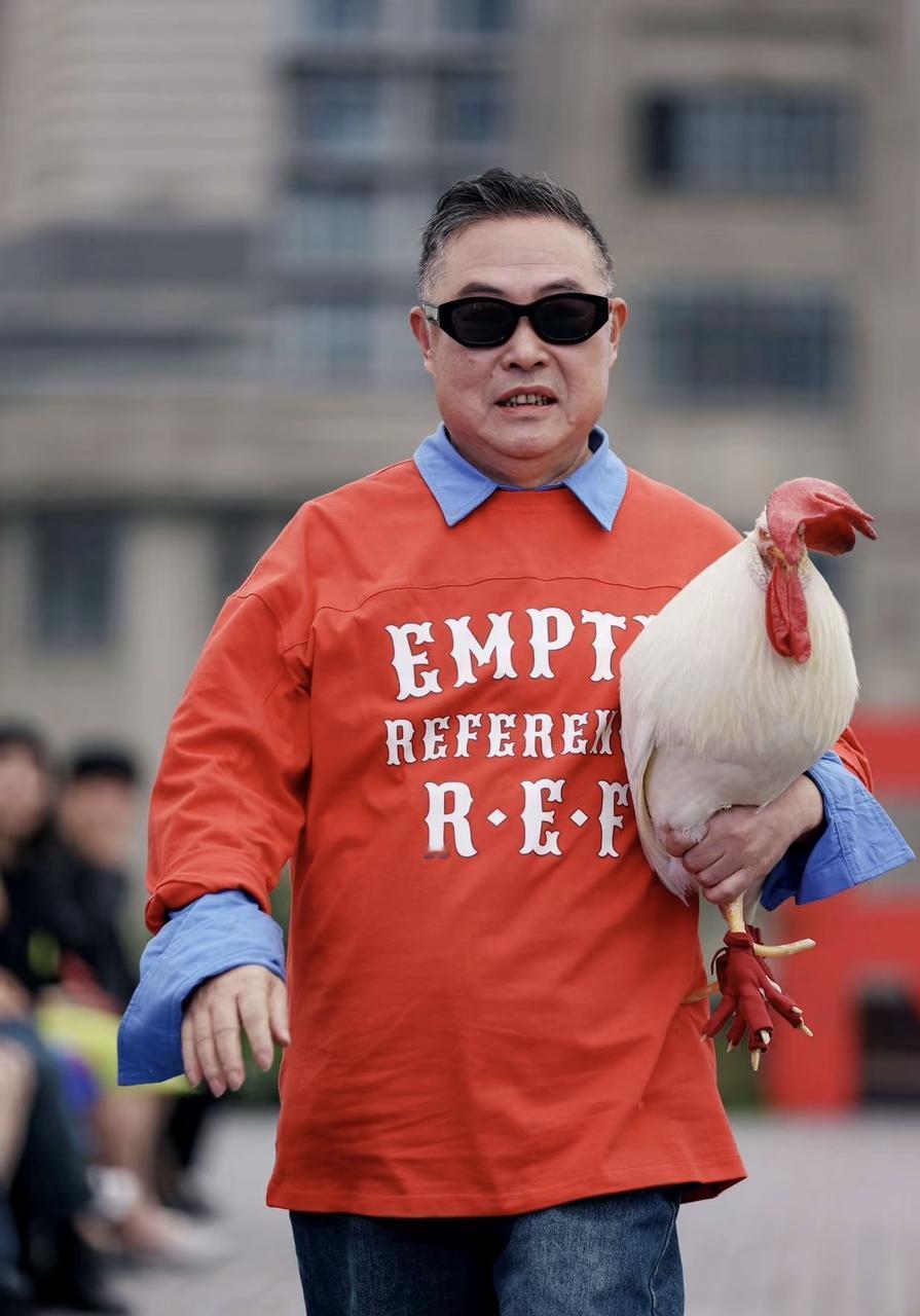 脱口秀年纪最大的选手出现了  单排喜剧大赛 我嘞个豆！2025年我也是长见识了，