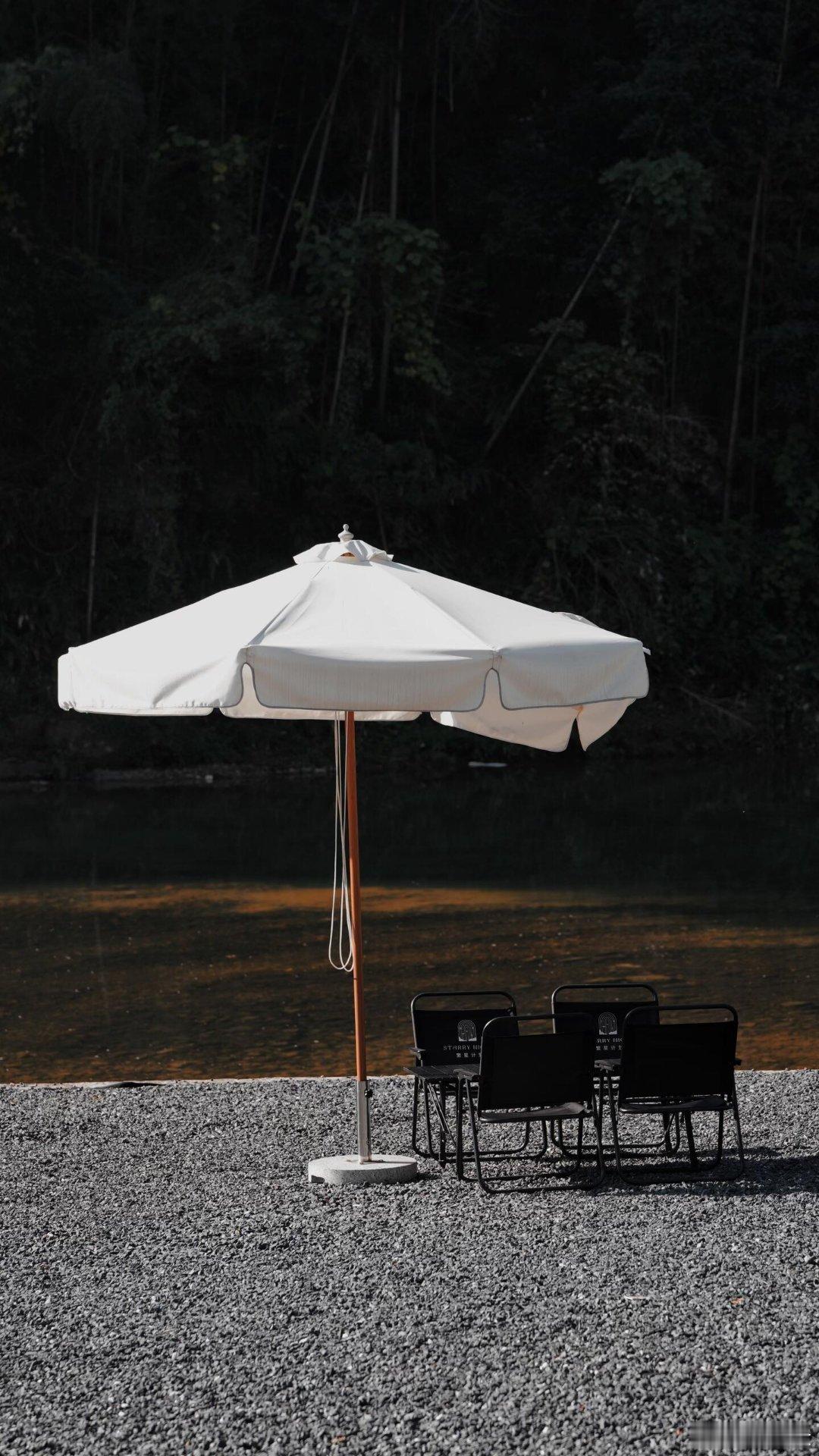 感恩与珍惜：对生活持有感恩之心，珍惜每一个与家人和朋友相处的时光，以及那些看似平