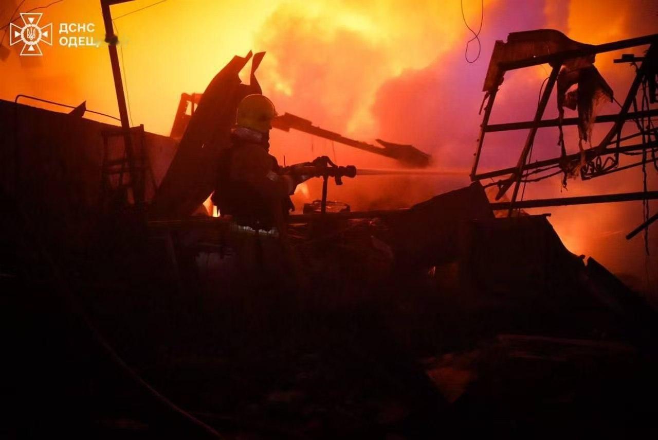 俄军苦战近4年才搞明白！轰炸火车站和发电厂，比正面硬刚冲锋更管用。俄军数十万大军