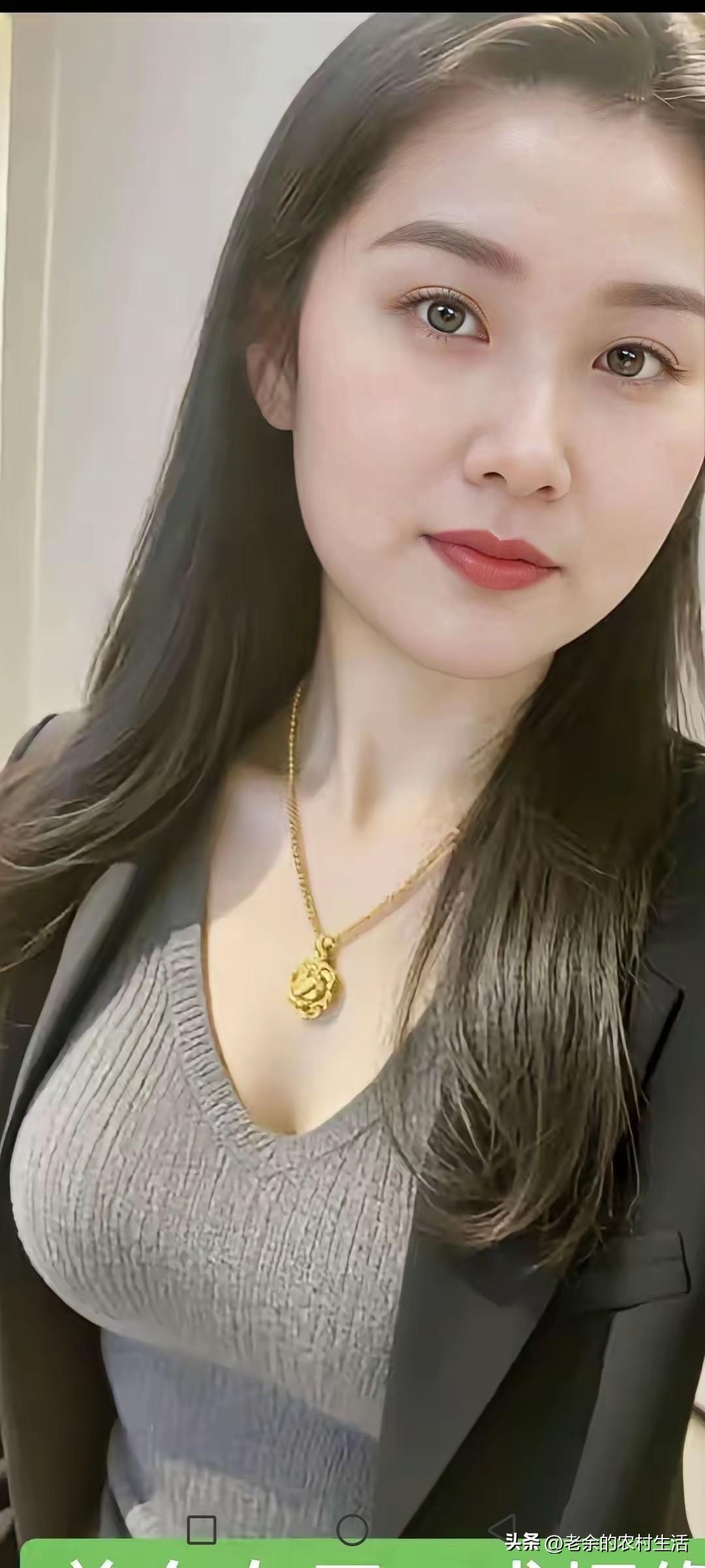 我丈母娘76岁了
要安满口假牙
需要花费一万多块
要不然吃饭都吃不了了
一共兄弟