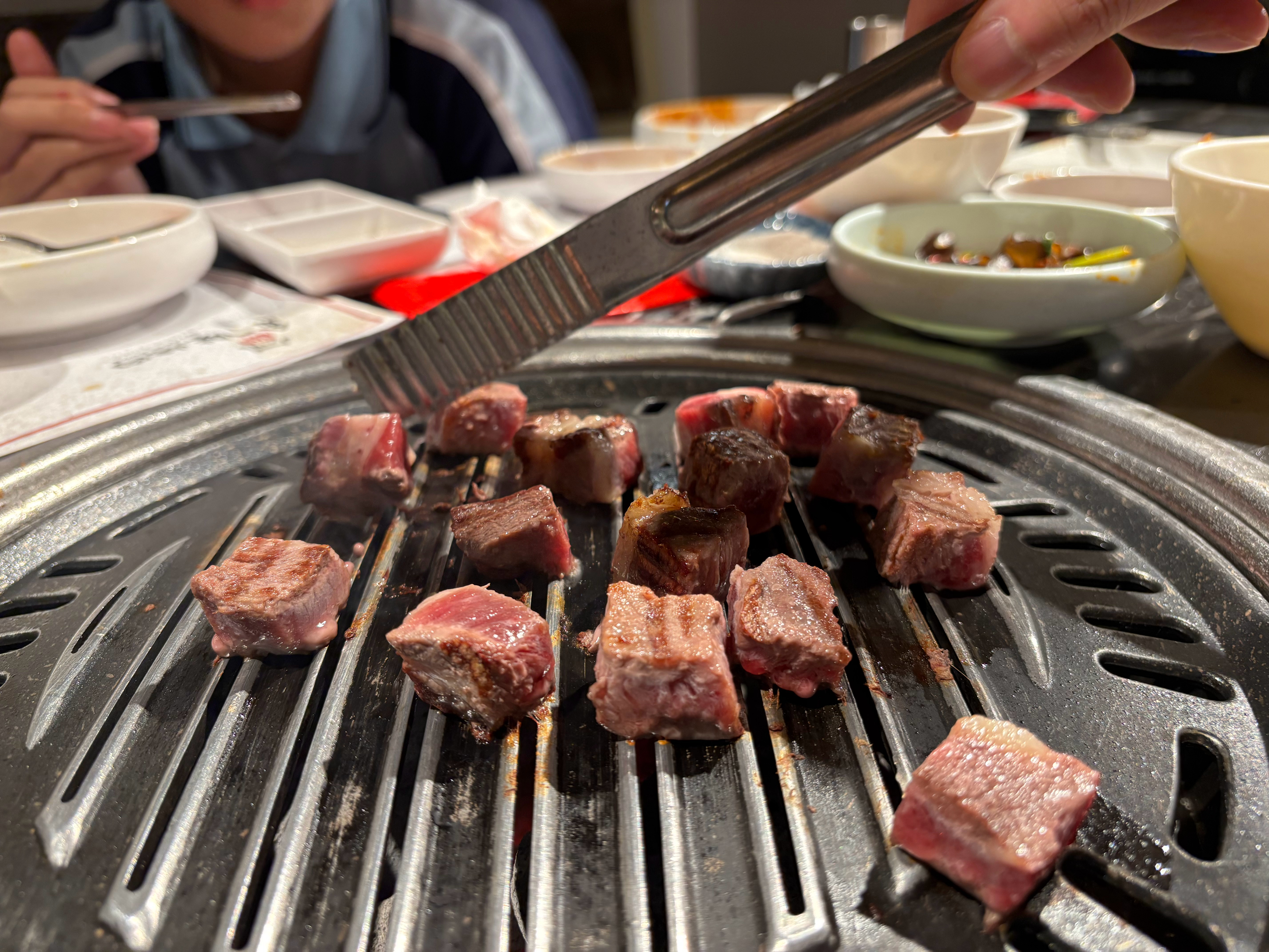 中午吃烤肉～🍖 可惜我嗓子嘶哑 只能看着你们享受