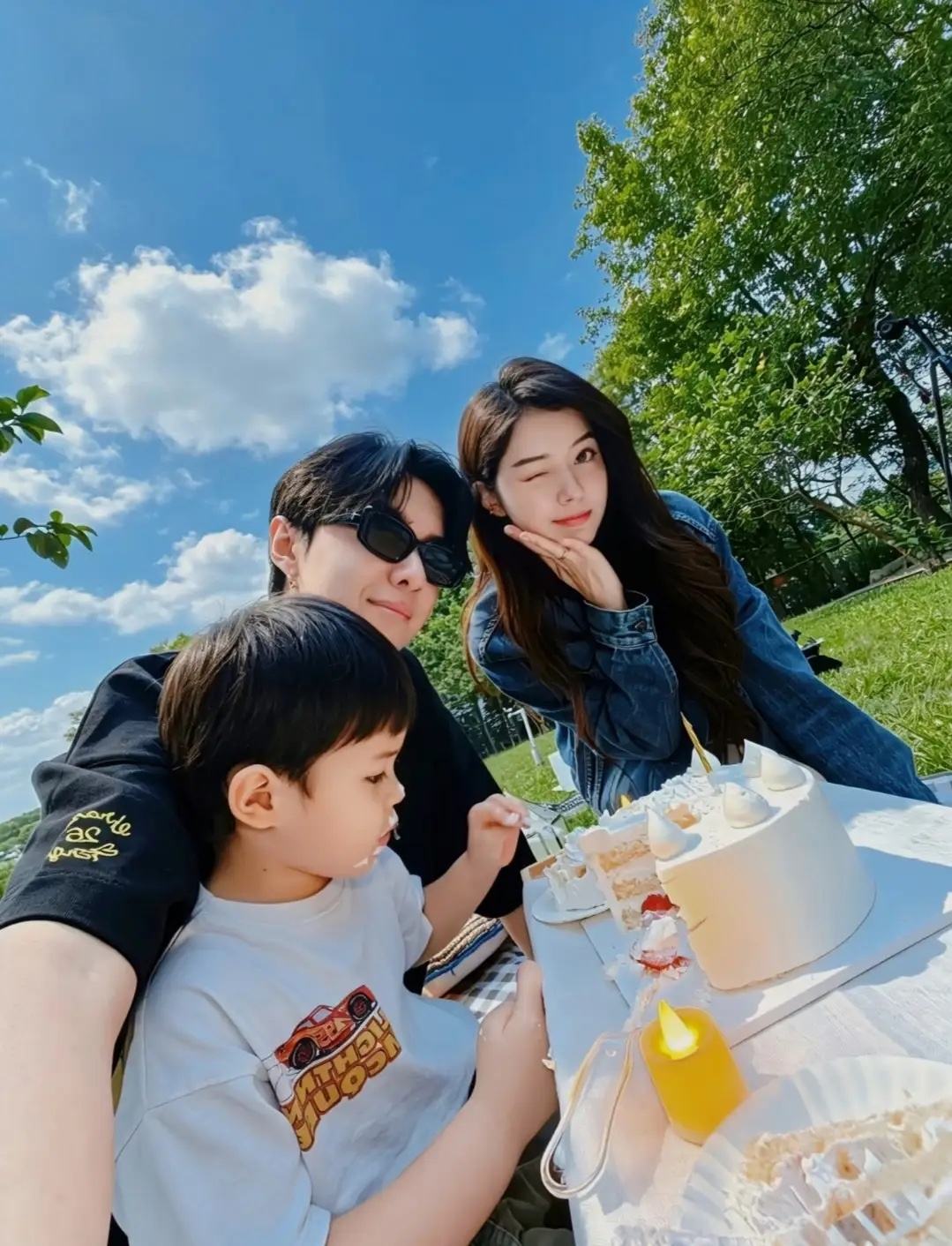 唐禹哲为儿子庆生唐禹哲儿子颜值唐禹哲携苏小轩为爱子庆生，一家人相处画面温馨和睦，