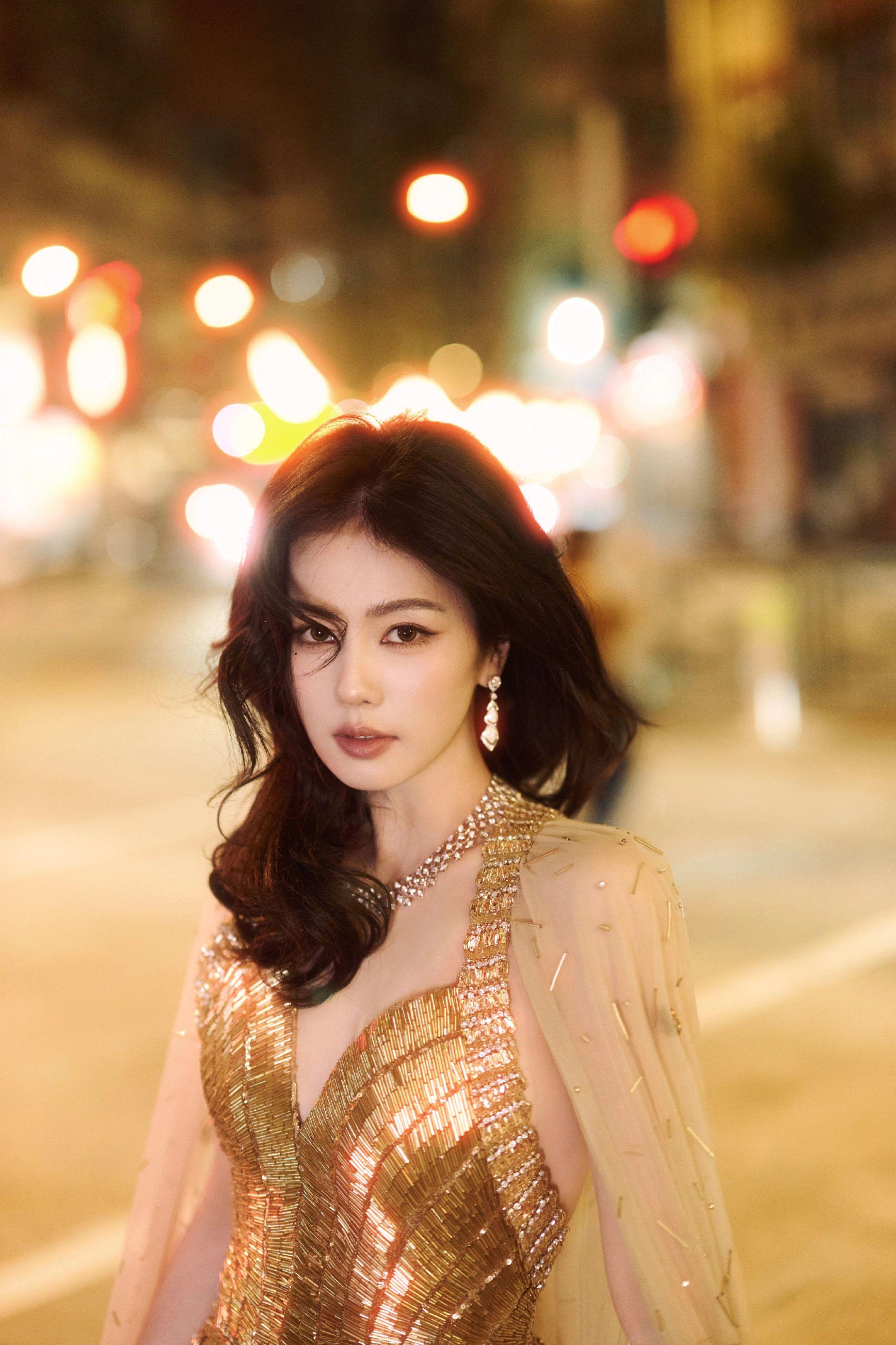 白鹿。  搞笑只是兼职，颜值才是主业