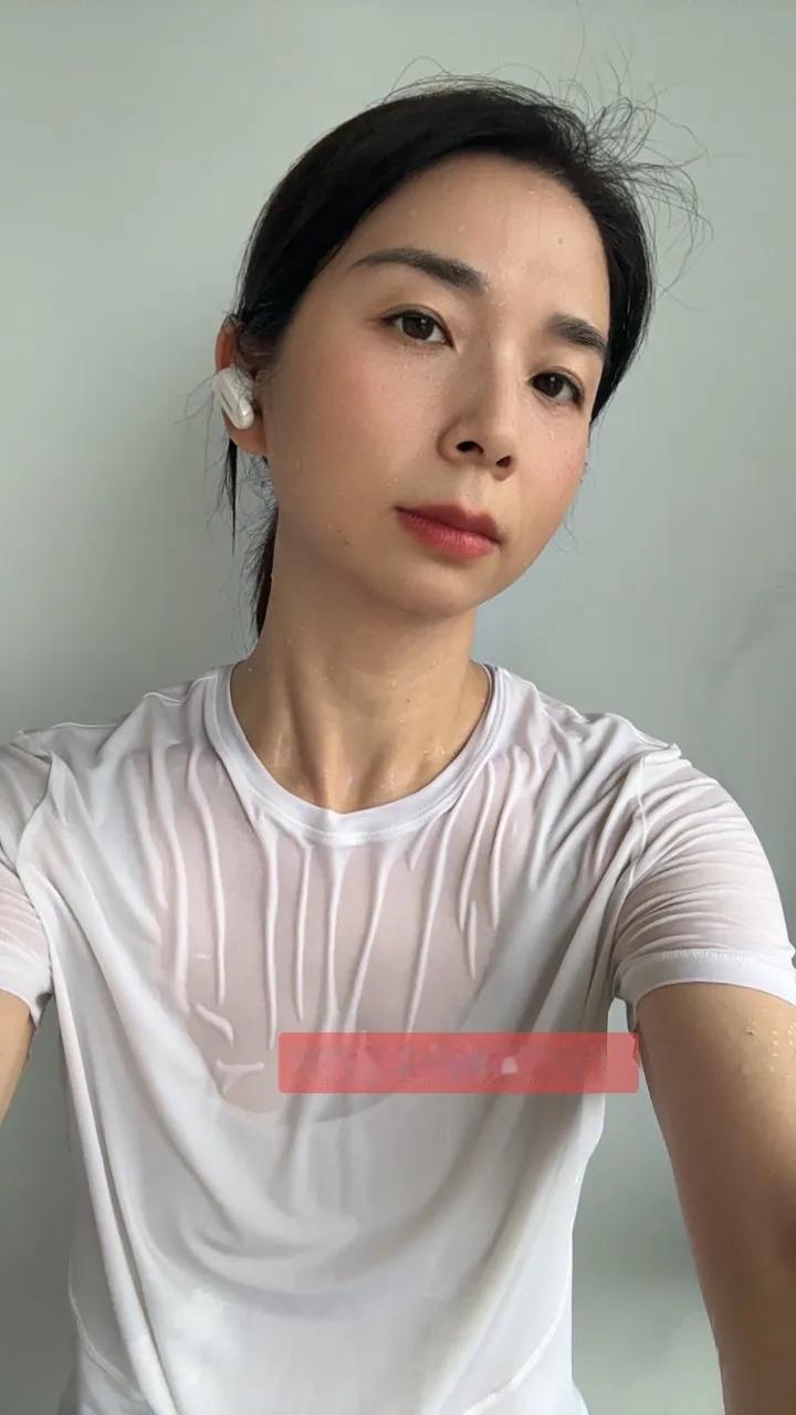崔丽丽微头条自己说要做网红，宁死不屈的真网红！
网红是丽丽的出路……现在崔丽丽没