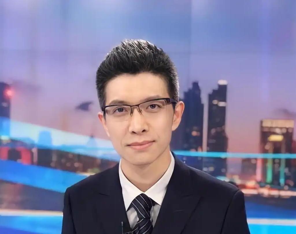 主持人朱广权的个人生活颇为低调。1979年出生的他现年46岁，至今仍保持未婚状态