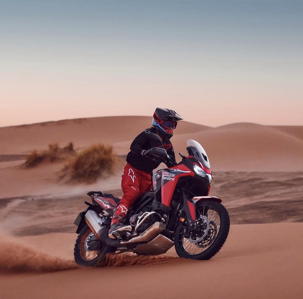 🔥 “2026款本田非洲双缸来炸街了！  

👉 更帅！更猛！更冒险！  