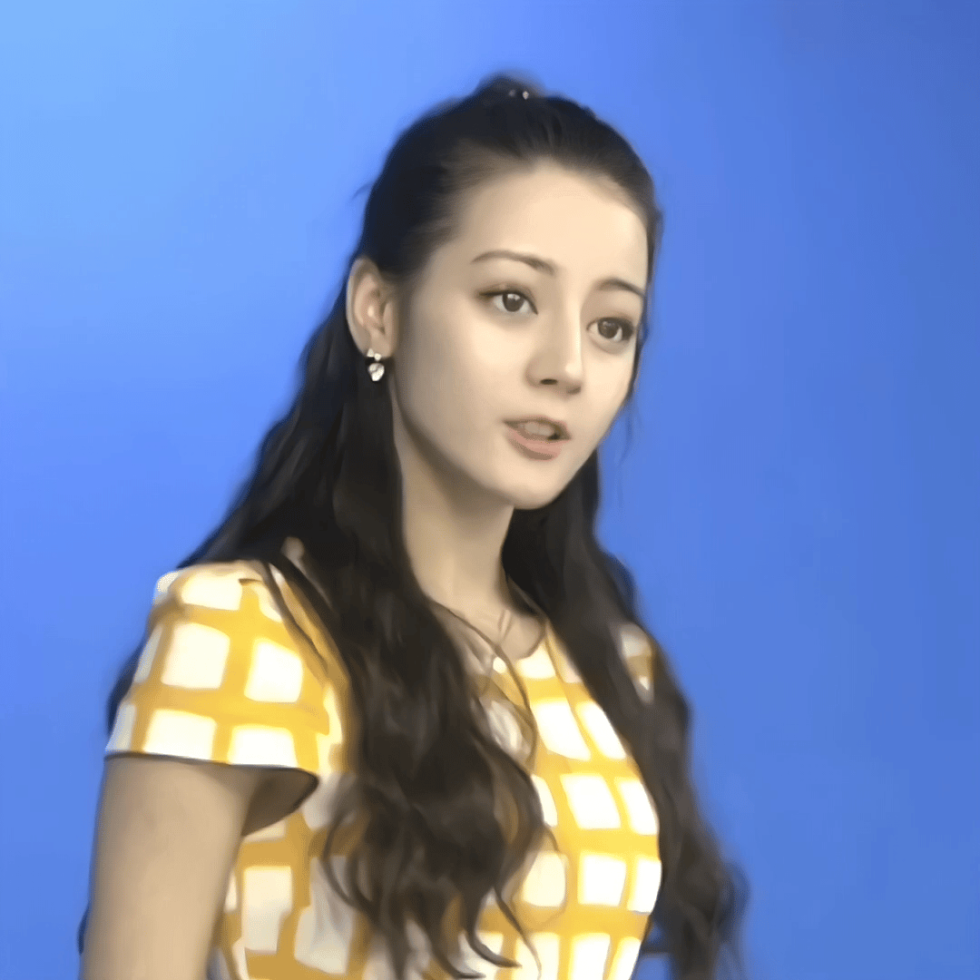 迪丽热巴 十年前的照片，你觉得跟现在比变化大么？#迪丽热巴# ​​​