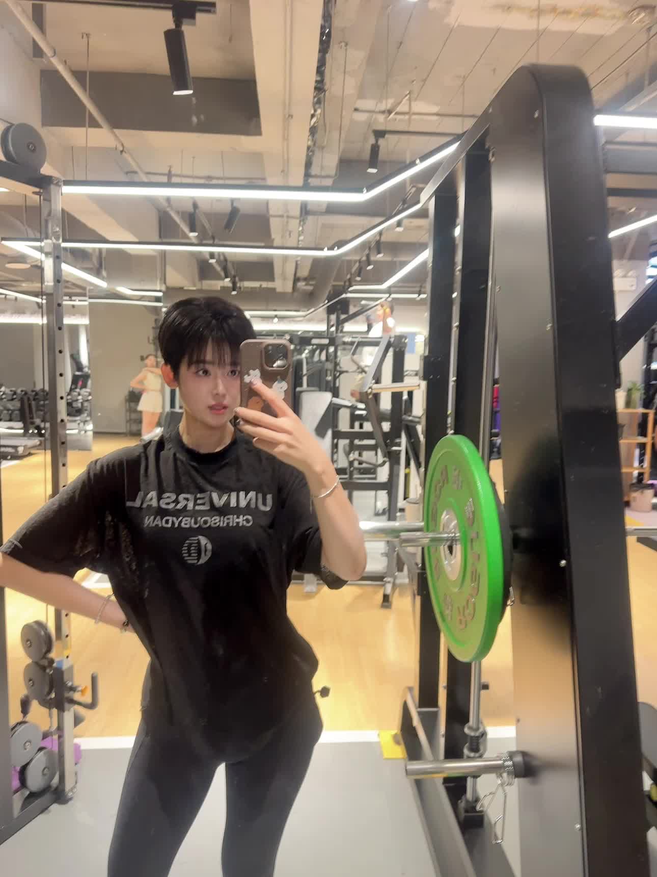 只有下颌线清晰没有一点多余赘肉360度无死角 才配得上我犹豫不决下定决...