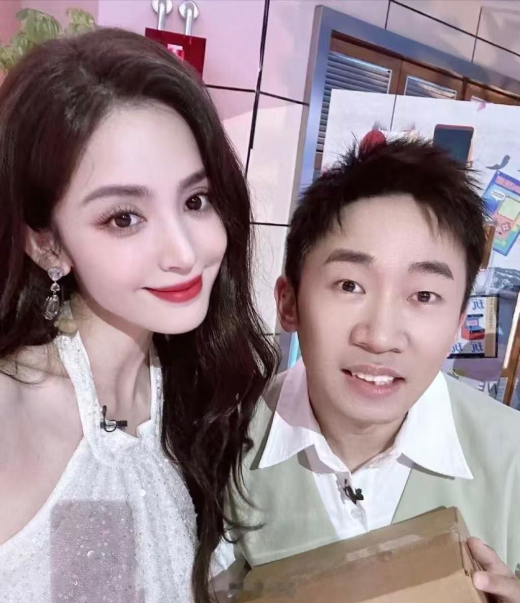 杨迪回应和古力娜扎跳舞像小偷魔力歌先生看他俩跳《Trouble Maker》时，