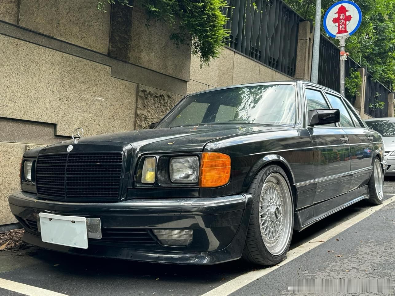 #台湾老车#🇩🇪BENZ W126 裝上包圍配上合適的輪圈就更有型[酷] ​