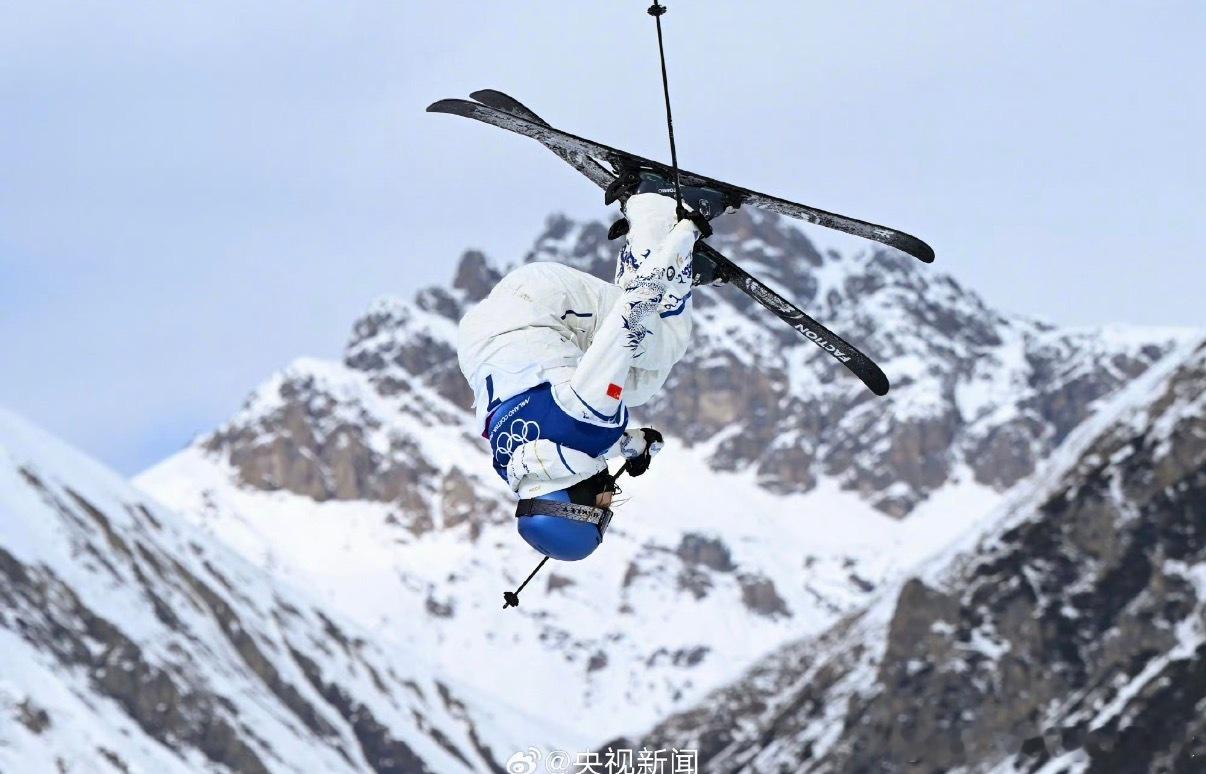 谷爱凌第一跳86.58分86.58分，开局即王炸！谷爱凌第一跳直接拿出高水准，流