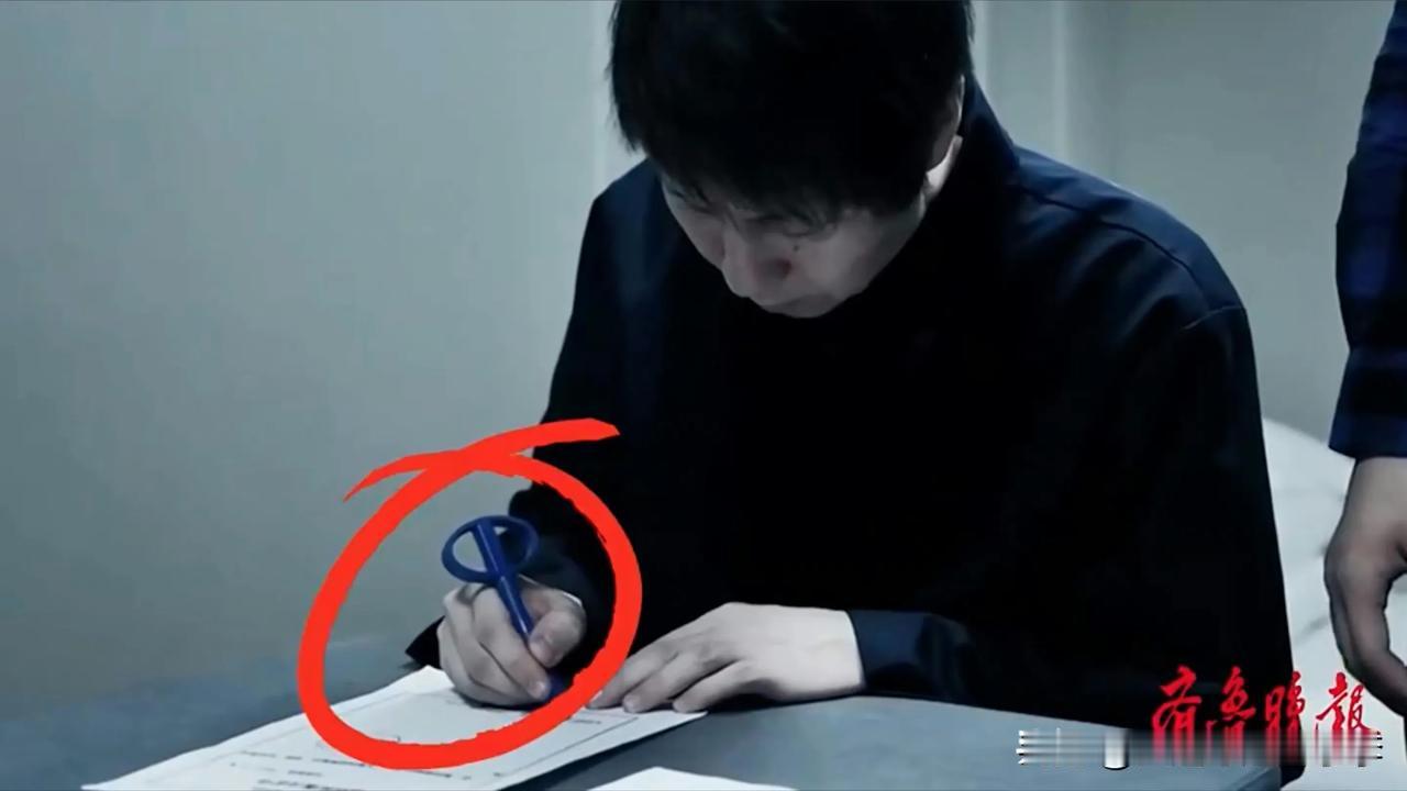 据说李铁同款签字安全笔已售9万支[捂脸]
办案安全，鼻尖回缩、防止刺穿，环形设计