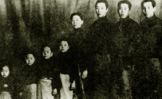 张作霖不愧是“东北”，生育能力真是惊人...
 
张作霖一辈子娶了6位夫人，5位