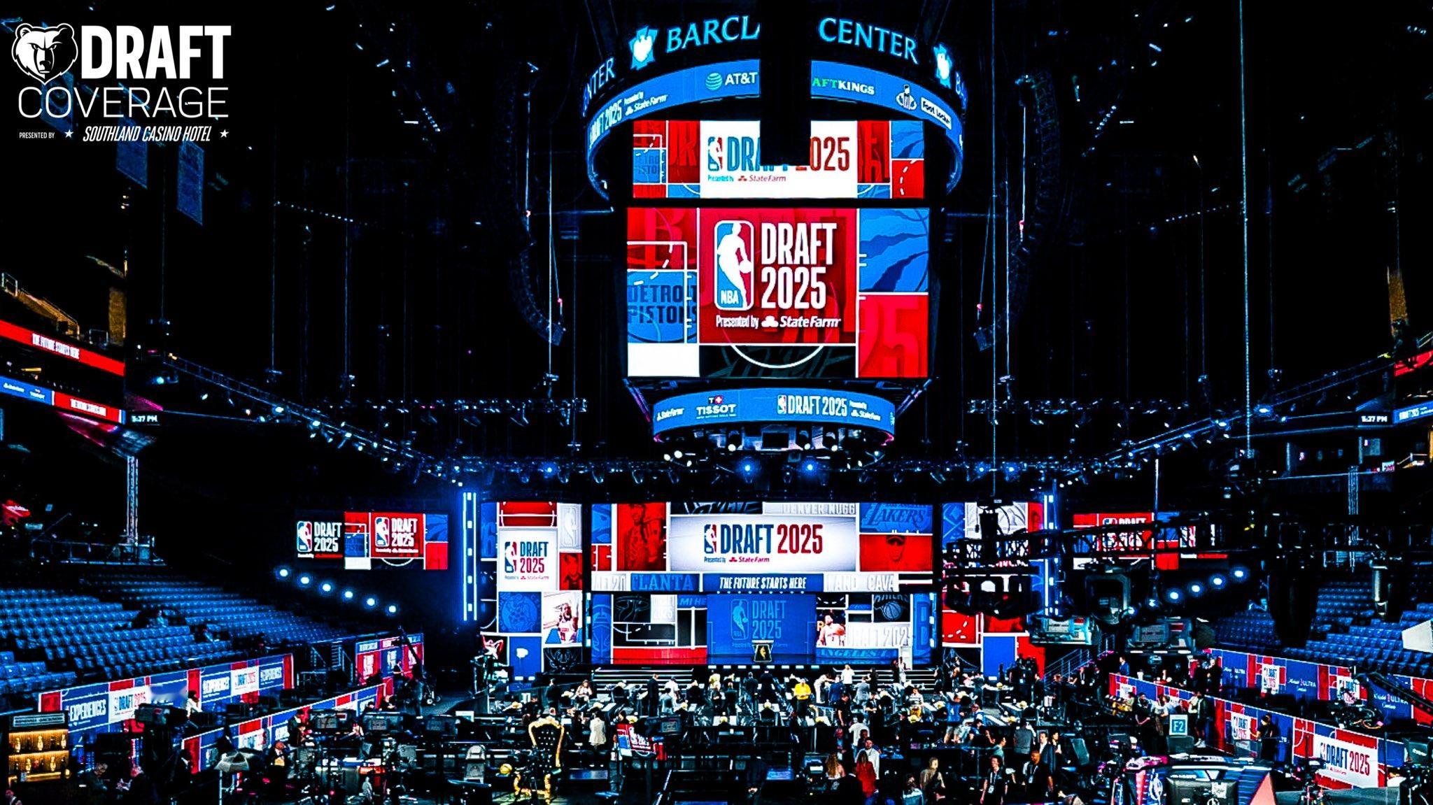 NBA选秀 杨瀚森冲击2025NBA选秀 NBA选秀现场，希望杨瀚森首轮被叫到名