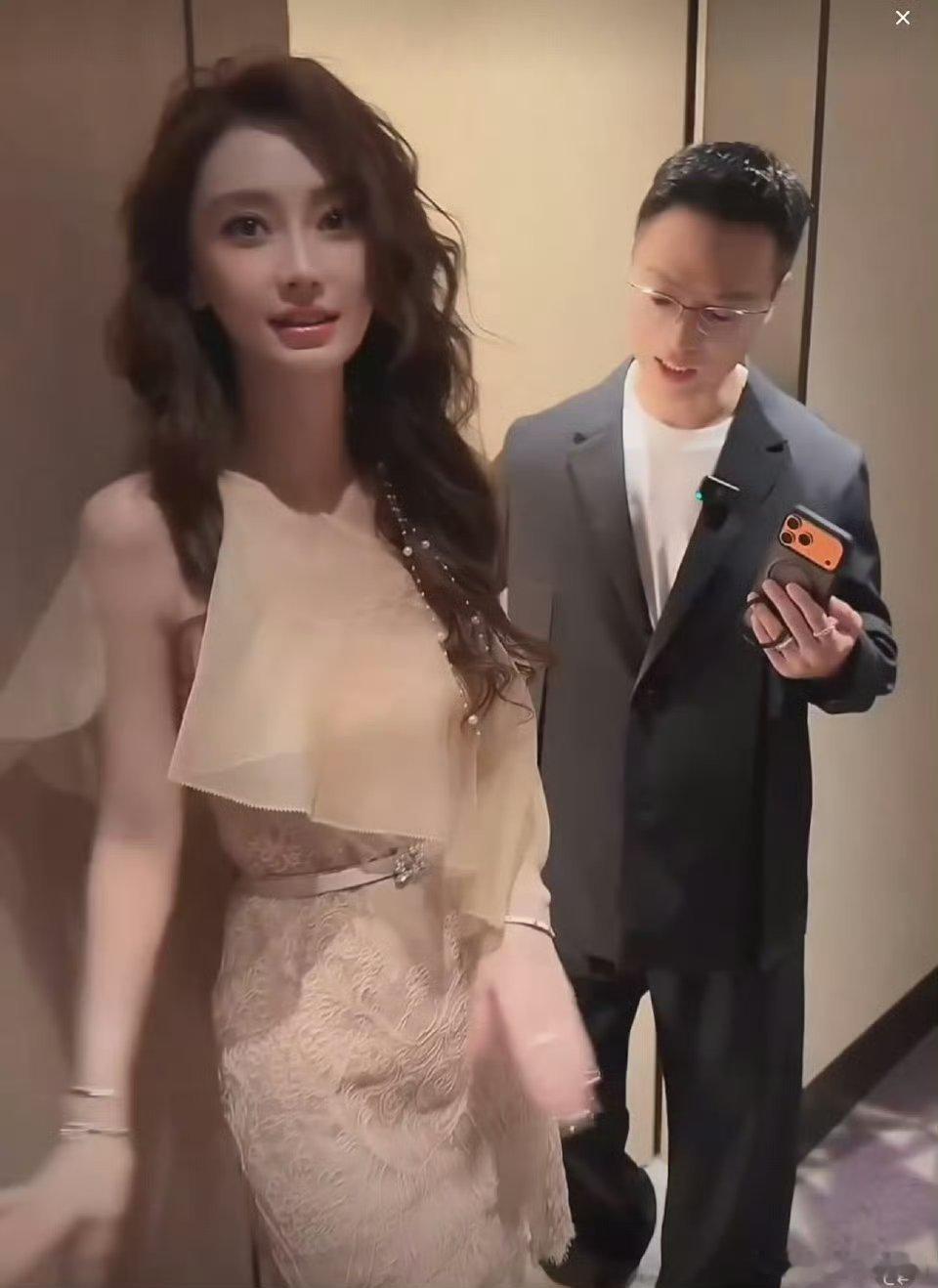 鼻姐今天活动造型真的好美啊 ​​​