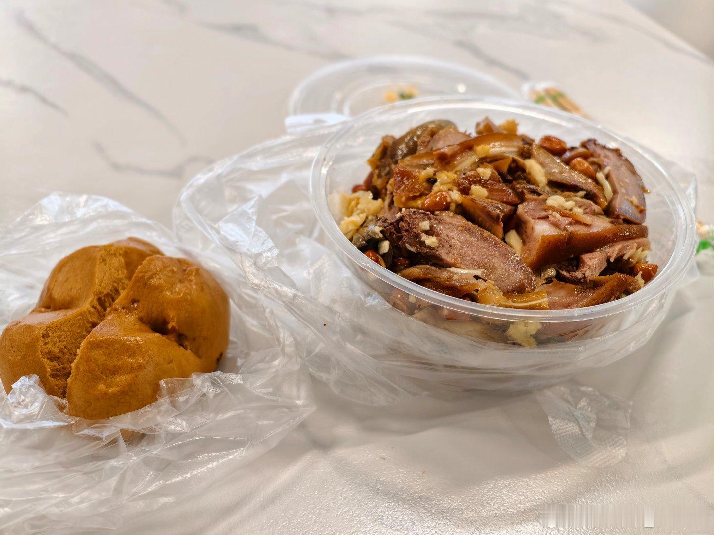 今天练腿得提前好好补一补简单来个红糖馒头配卤味吧我的美食日记我的日常plog ​