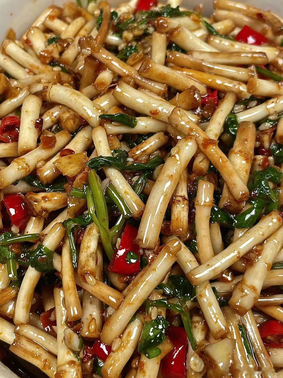 你是说我闻风丧胆的折耳根，居然有人爱吃，还把它做成了咖啡？！贵州嬢嬢夸肖战有品味