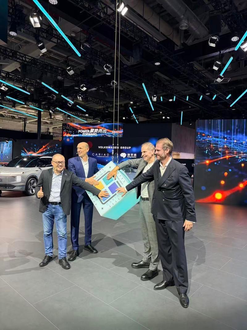 大众汽车集团宣布通过与中国地平线合资的“酷睿程（CARIZON）”公司，启动系统