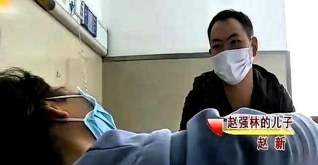 湖南长沙，一个30岁的木工赵新，刚跟前妻离了一年，工地上闲聊，一句话砸进他耳朵里