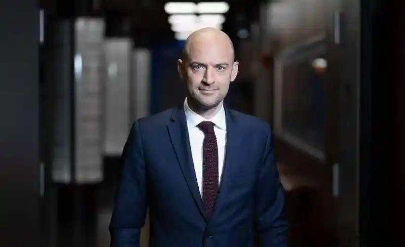 法国外长说，俄乌战事已有4年，俄罗斯应当接受其遭遇灾难性惨败的事实，放弃强硬的极