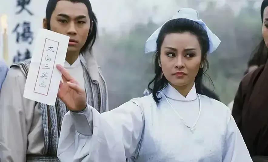 83版《射雕》最大的选角秘密：穆念慈第一人选，因为“太美”被换下。
监制王天林最