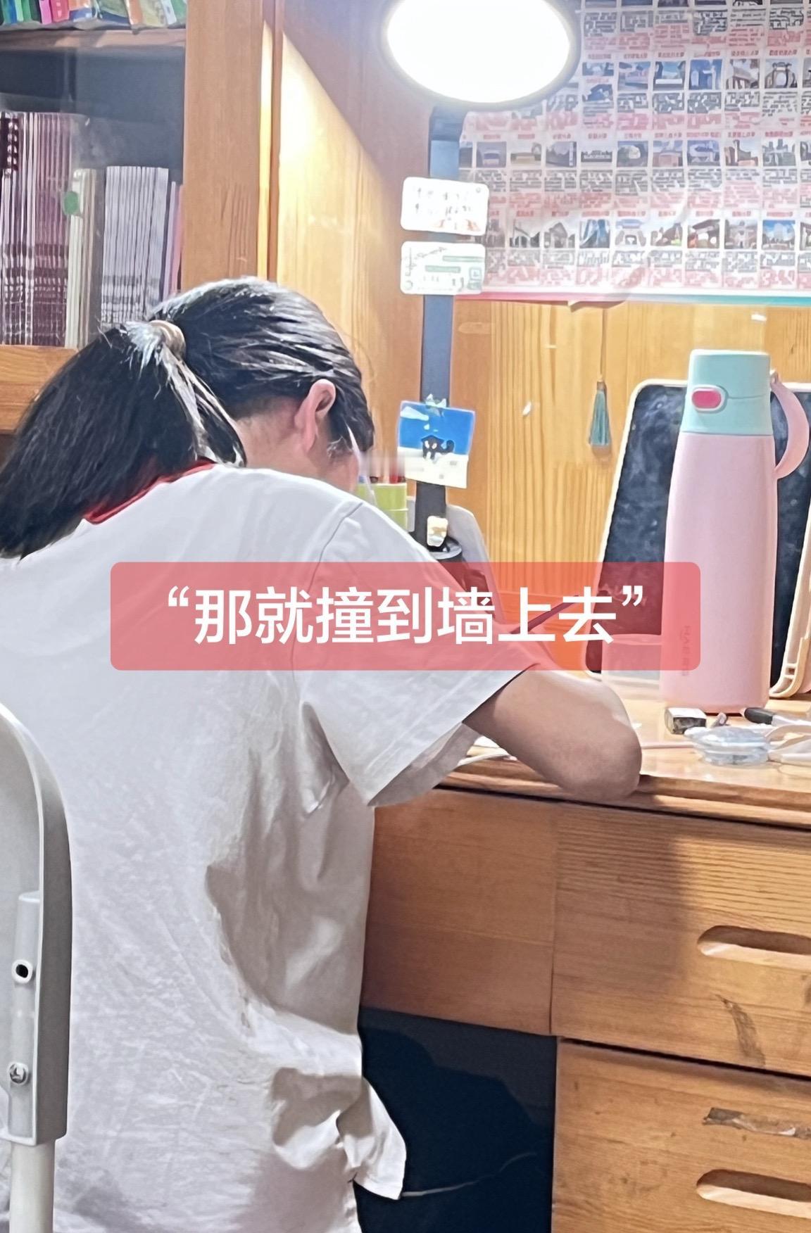 女儿，
昨天我在开车，你爸在副驾驶睡着了。
路上有点堵，我也是真的有些困。

我