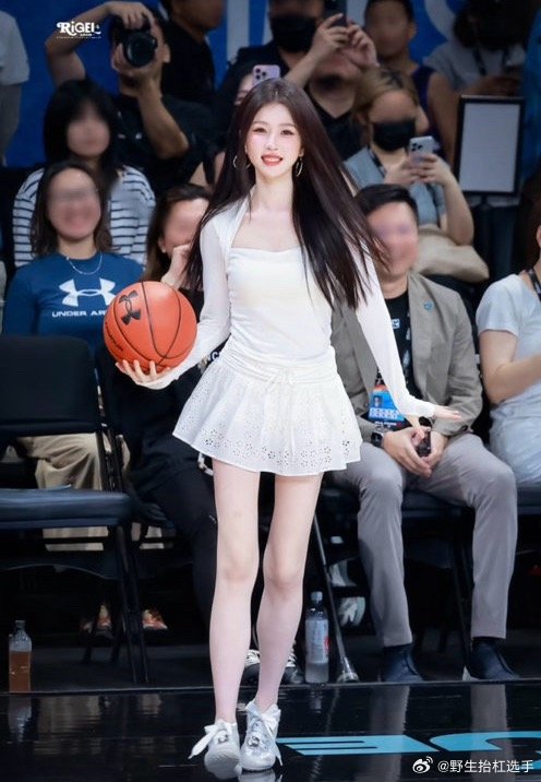 杨单给虞书欣化的青春女大学姐妆杨单给虞书欣化的青春女大学姐妆好美😍，白月光即视