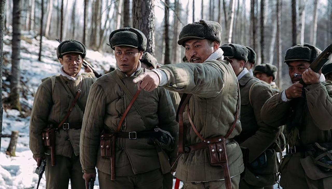 志愿军有3位李伟，分别是开国少将、开国大校、开国上校，李伟少将时任志愿军炮兵政治