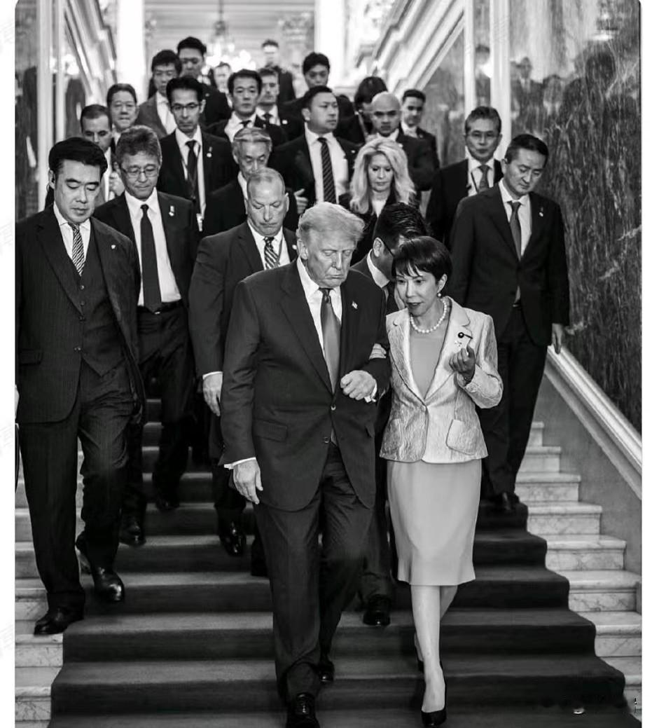 哦，老川普还是非常绅士的！所以咱们也别怪日本网友都要撮合他俩处CP了。
该说不说