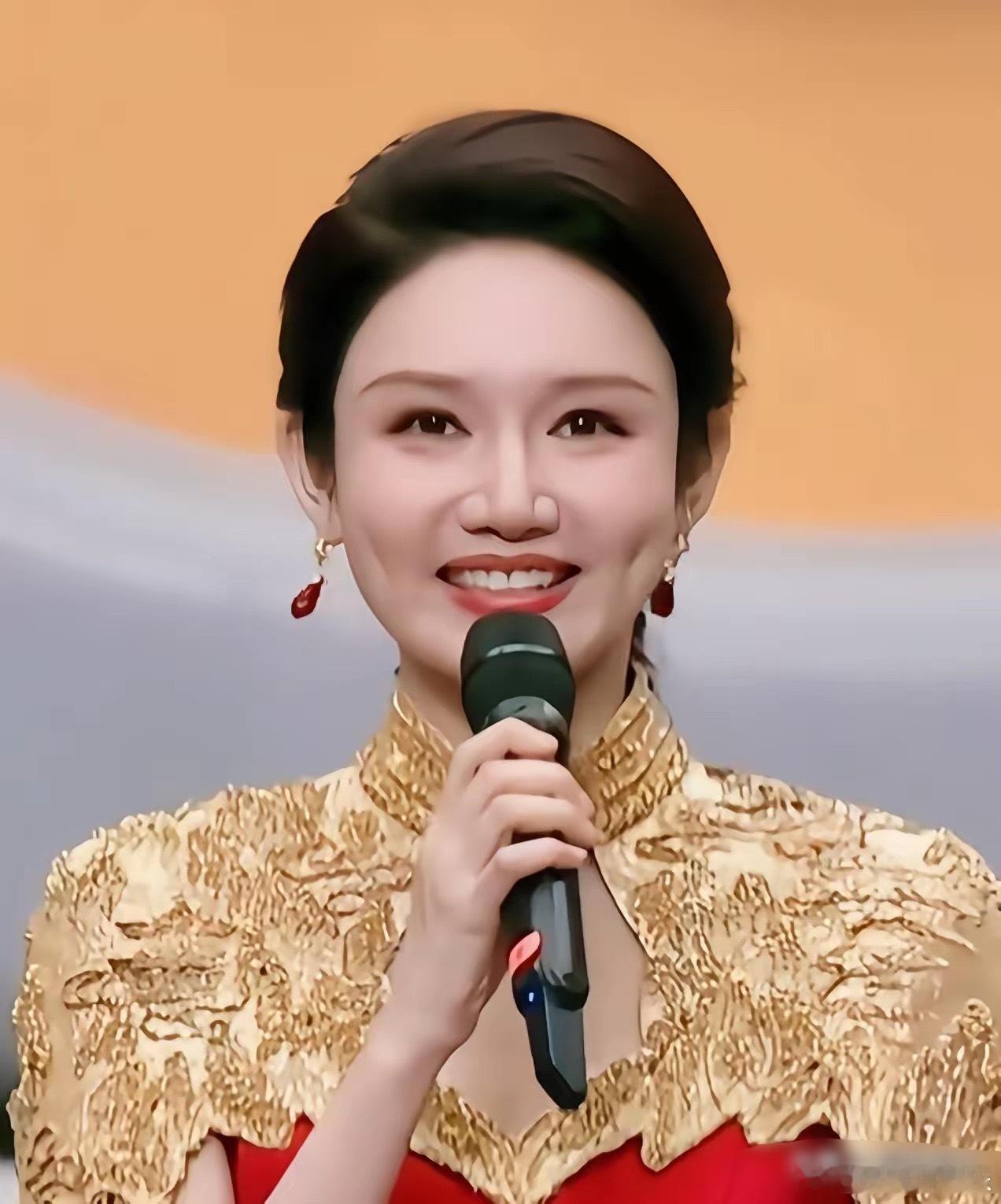 37岁龙洋为什么不结婚？原因很简单，不是没人喜欢她，也不是因为她不好看，而是因为