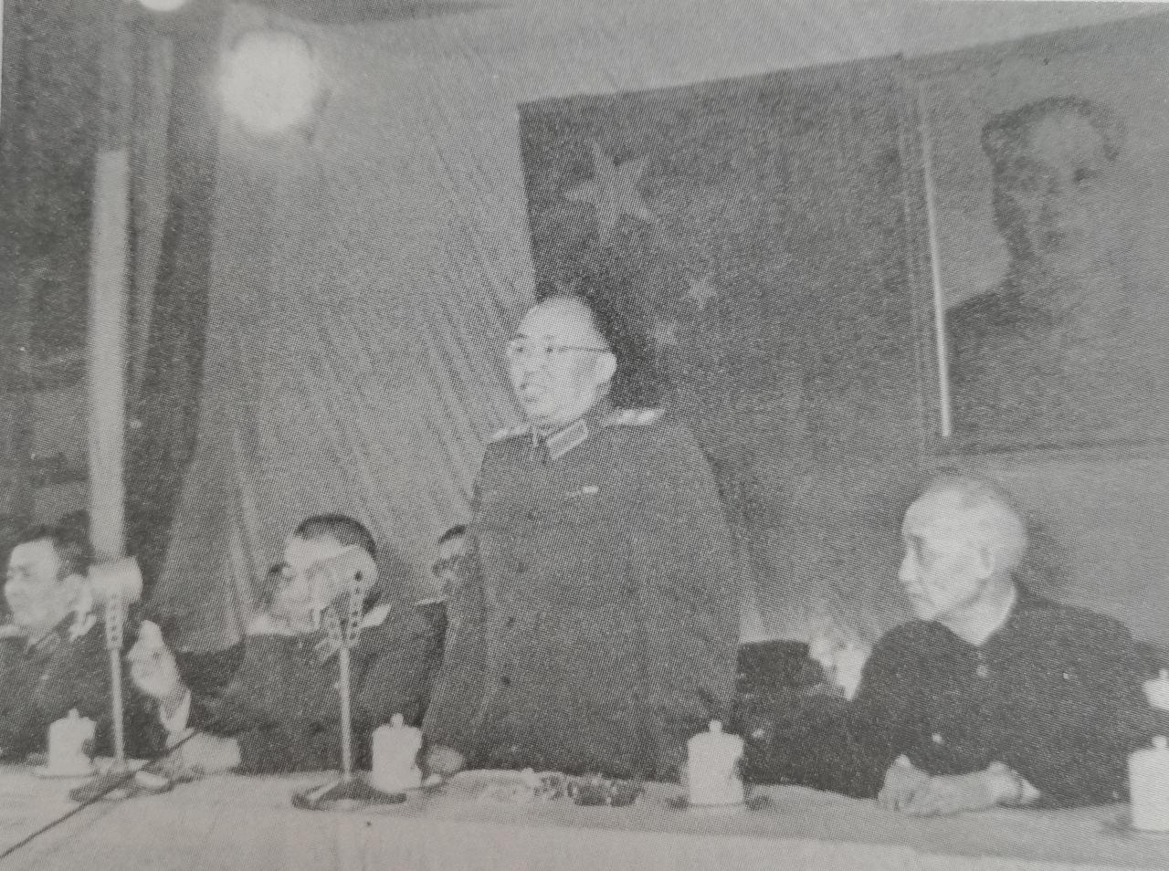 1954年11月11日，政治学院成立，罗荣桓兼任院长，萧华兼任第一副院长，莫文骅