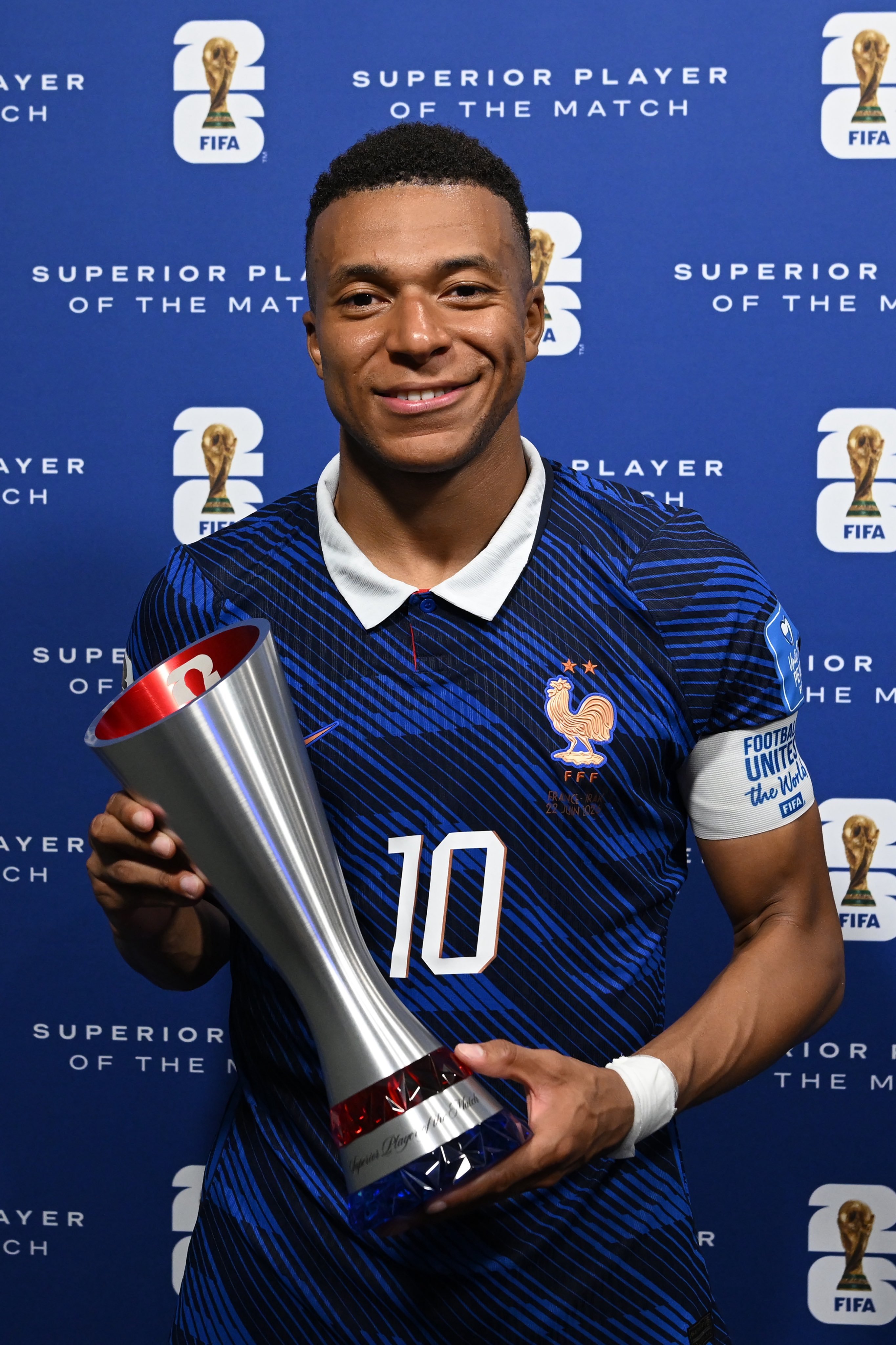 🌎🇫🇷 官方：姆巴佩被评为法国vs伊拉克 比赛的最佳球员奖。✨2场比赛4粒
