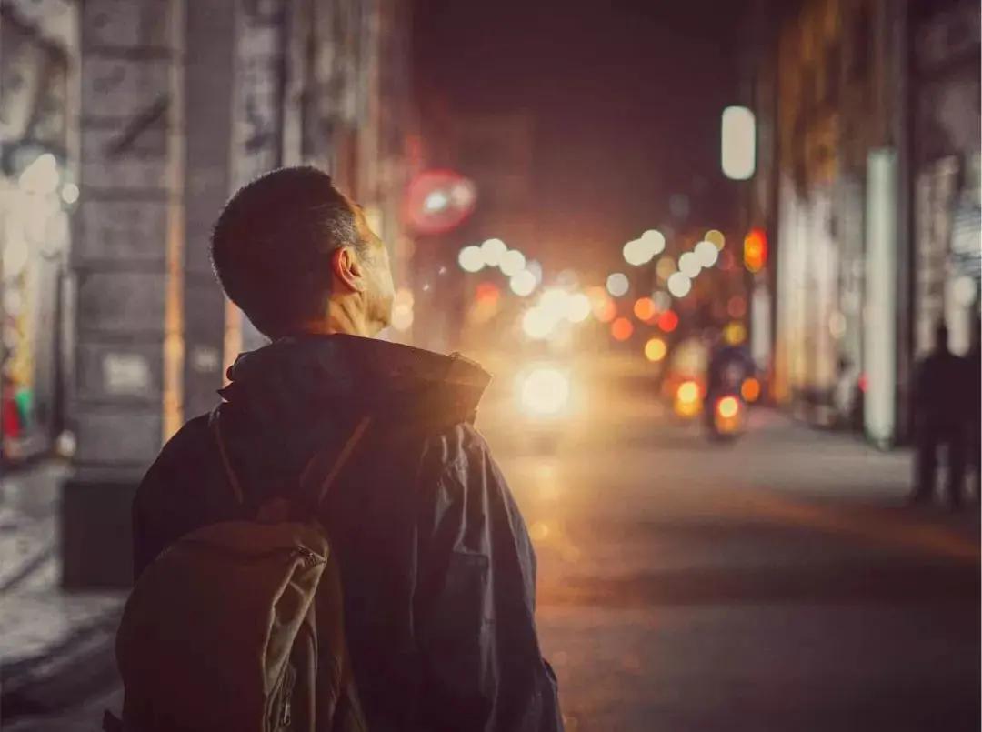 非常通透的一段话：
“如果你今天不开心的话， 
我告诉你：
三十九年前的今天，