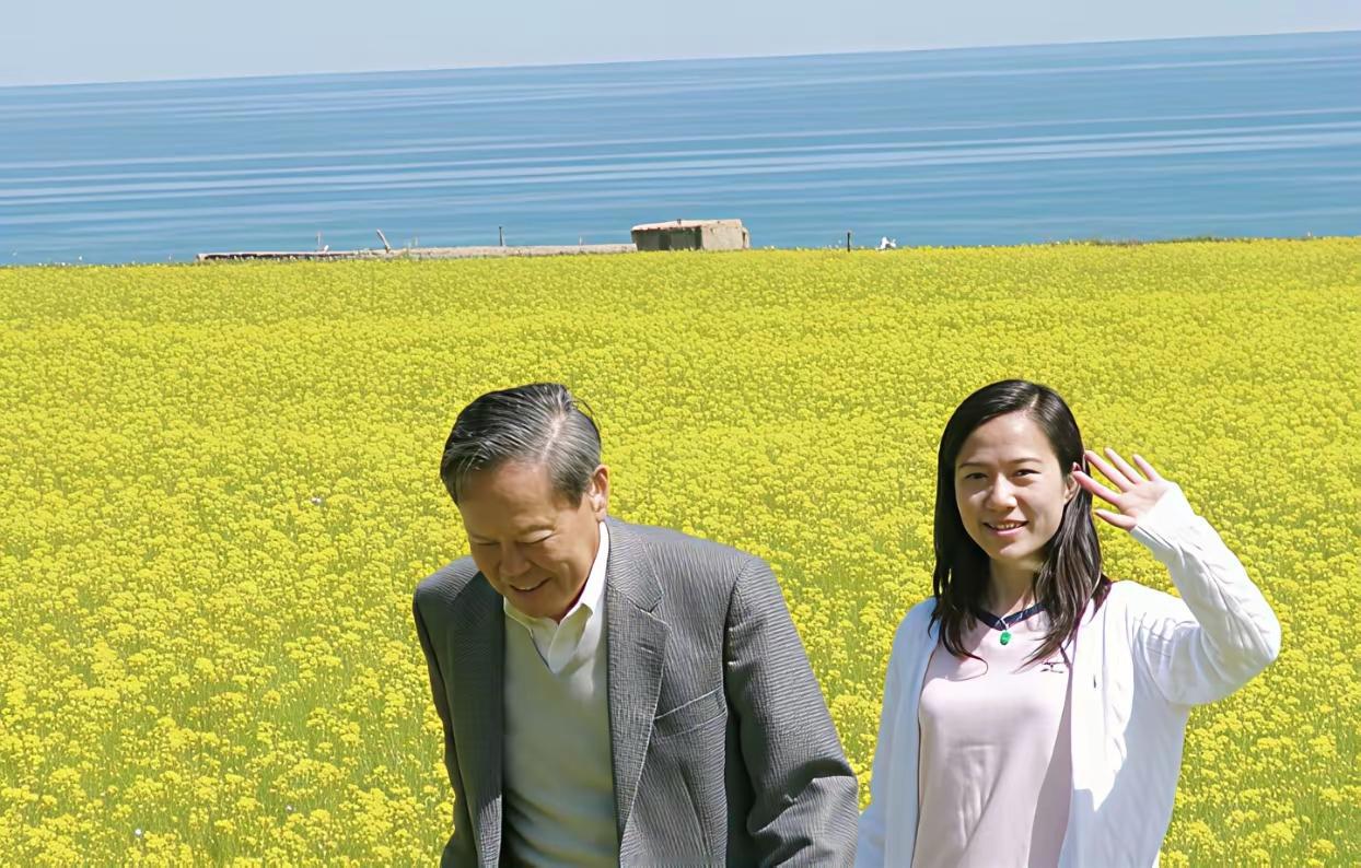 翁女士那篇悼文一出来，我才发现之前对他们爱情的想法多肤浅！哪是什么网上传的复杂纠