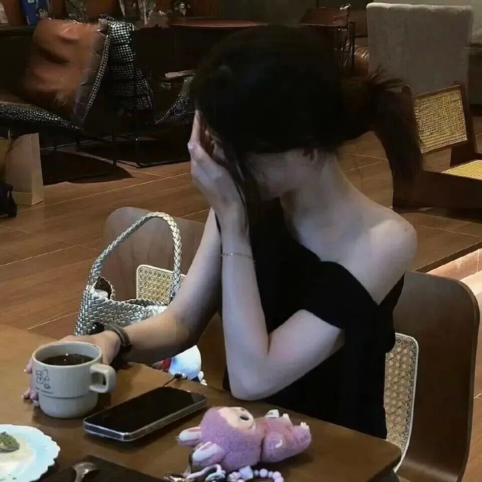 我想要平静的生活 想要一根感受不到愤怒 悲伤 急迫 和执念的神经 