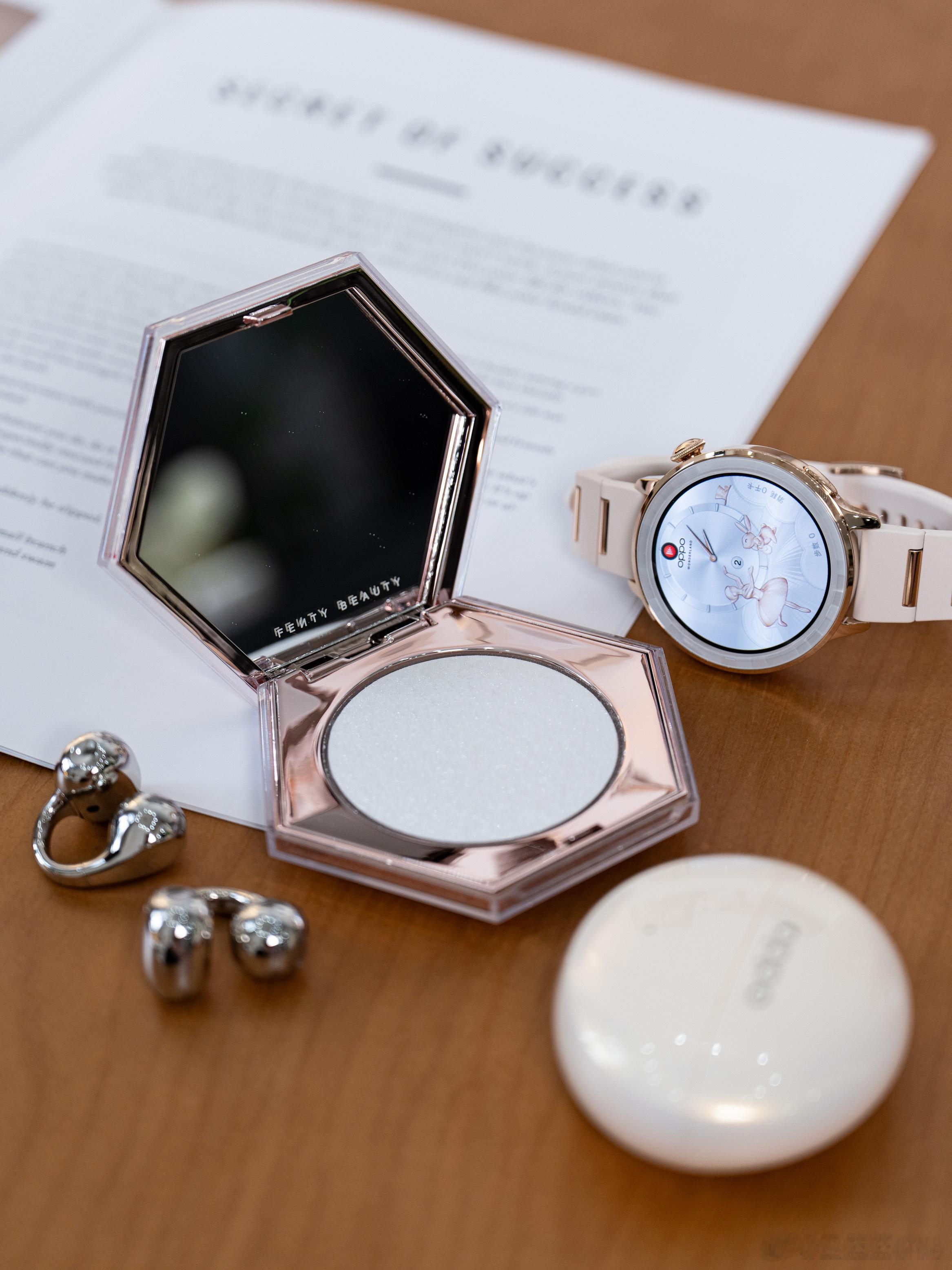 收到了颜值超高的OPPO & FENTY BEAUTY礼盒「我的高光时刻」，太好