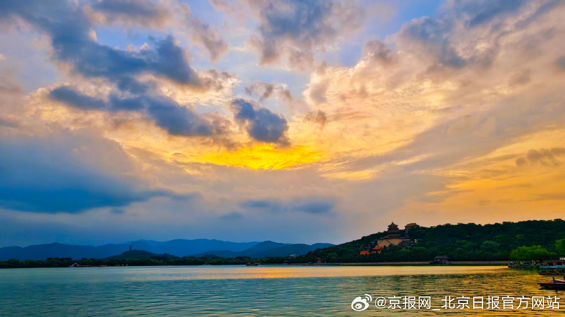 【#北京治愈系晚霞告别6月#】#2026上半年最后一次晚霞# #今天北京真好看#