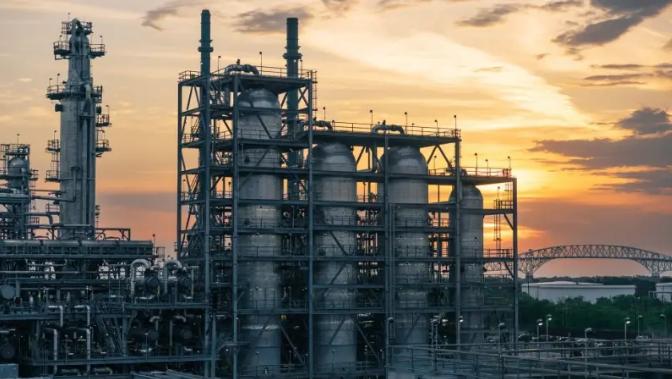 美国多家大型炼油厂，接连发生爆炸！

3月24日，美国得克萨斯州阿瑟港的瓦莱罗炼