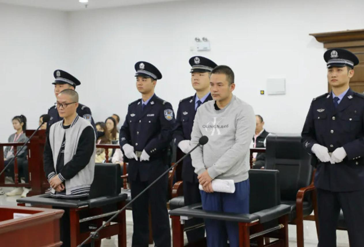 湘雅二院的刘翔峰一审被判处有期徒刑17年，处罚金42万元。
此人事发缘于没有好好