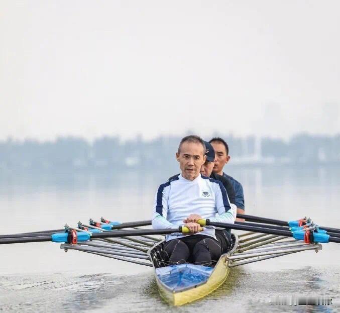 王石因为老丈人的离世而选择人走茶凉式的离婚，就这个行为我不相信他还有什么人脉。