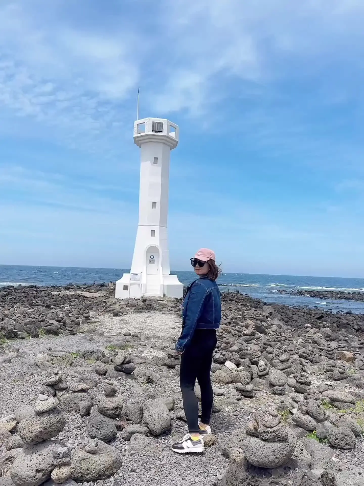 蓝到不真实的果冻海 最美的风景都在眼底 永远不在相机里