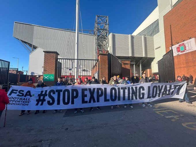 以香克利之魂为首的几大球迷组织进行了一次民调💸• 89%的人反对票价上涨• 9