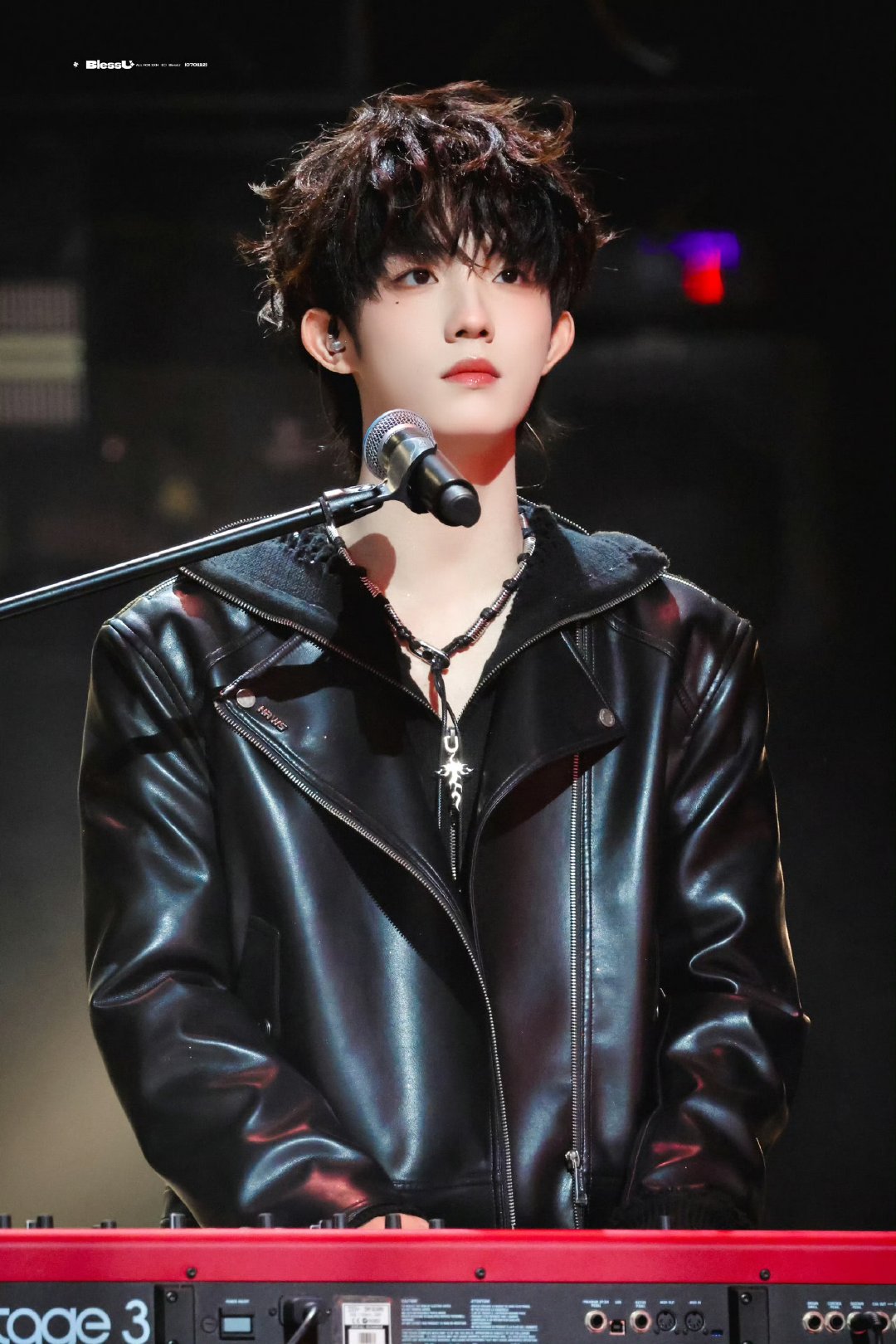 苏新皓皮衣卷毛苏新皓皮衣卷毛造型 苏新皓皮衣卷毛造型 