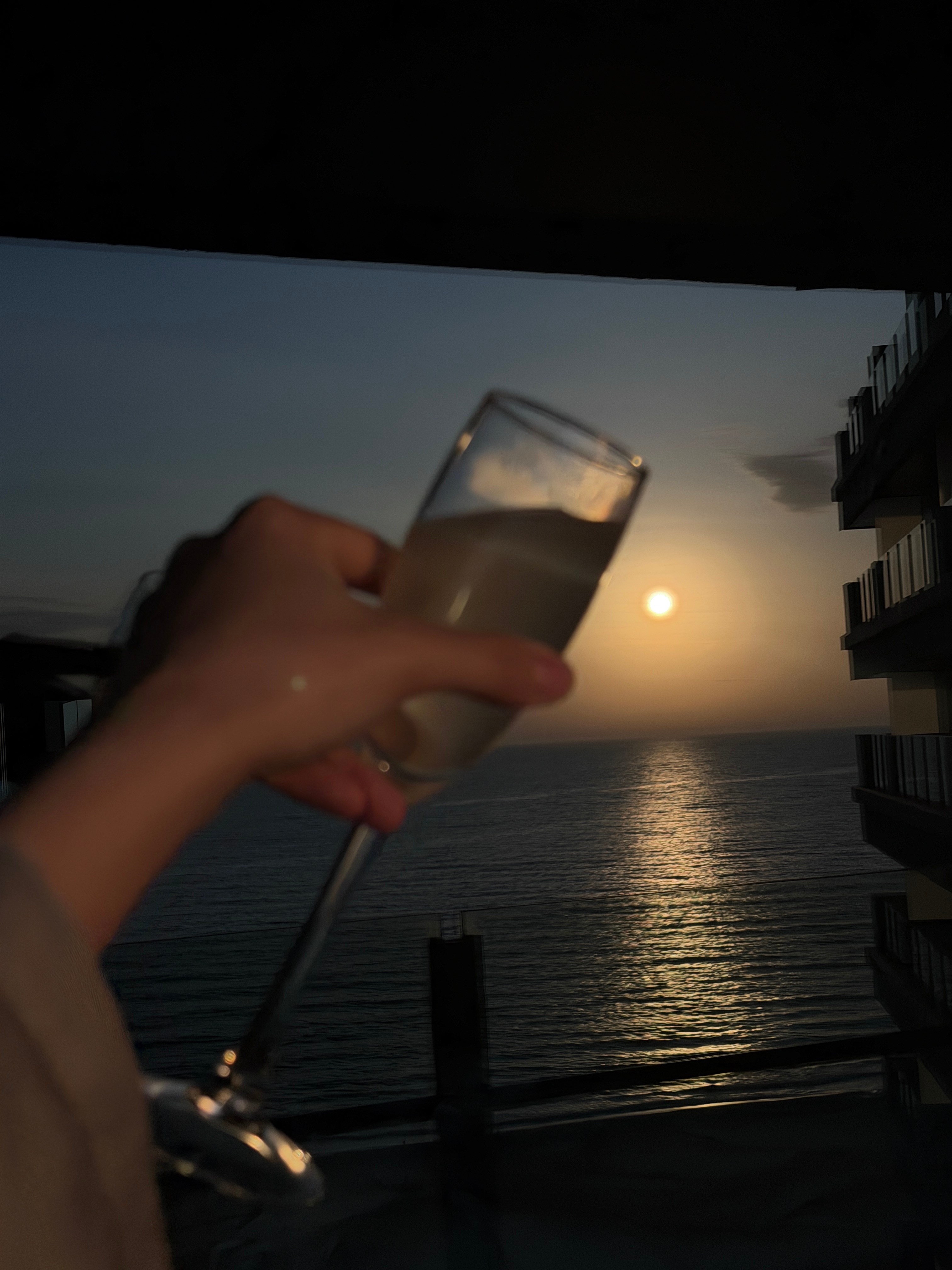 让我把四十四个日出看完…… 