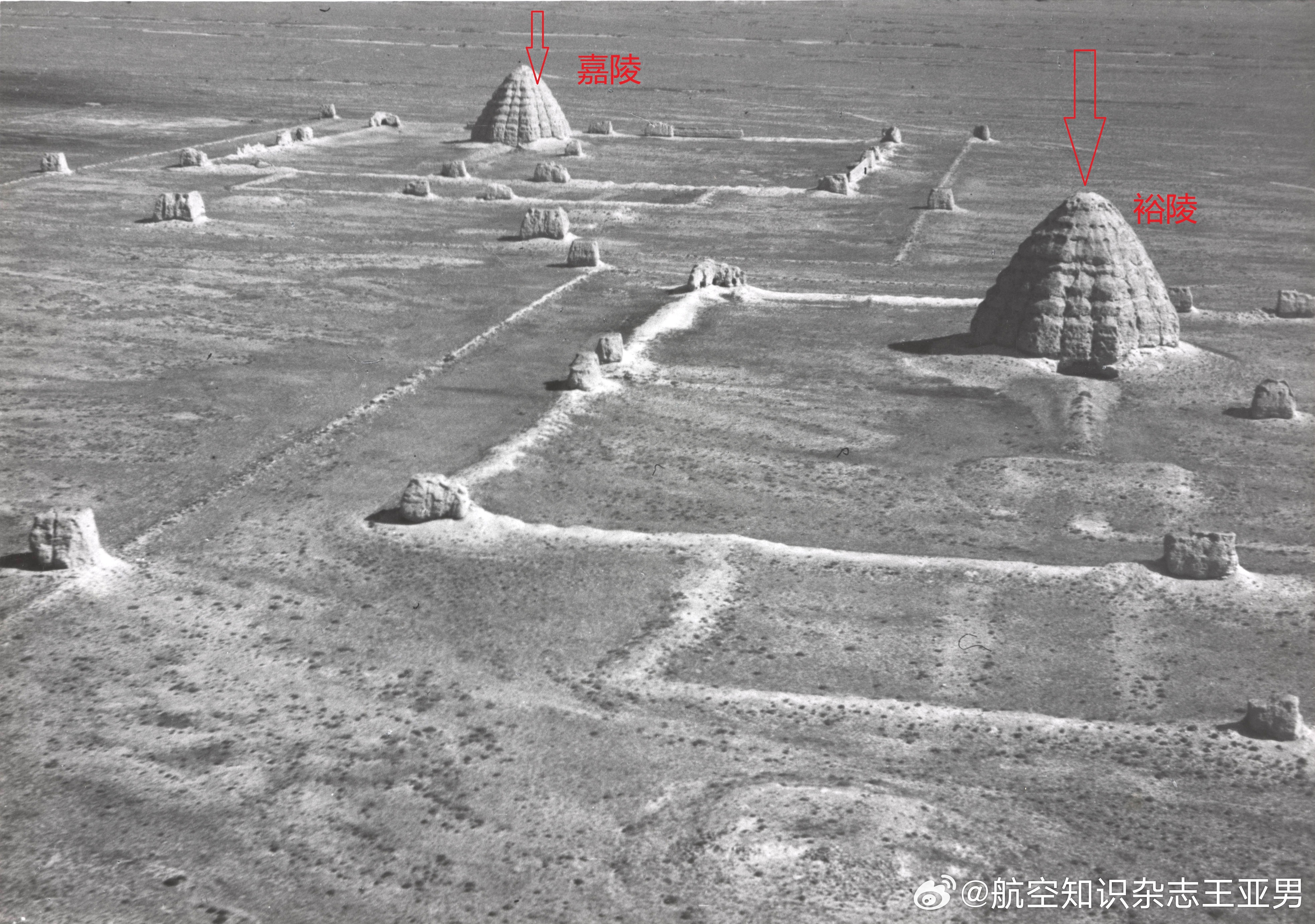 80年前的西夏王陵航拍照1938—1940年间，受聘欧亚航空公司的德国飞行员卡斯