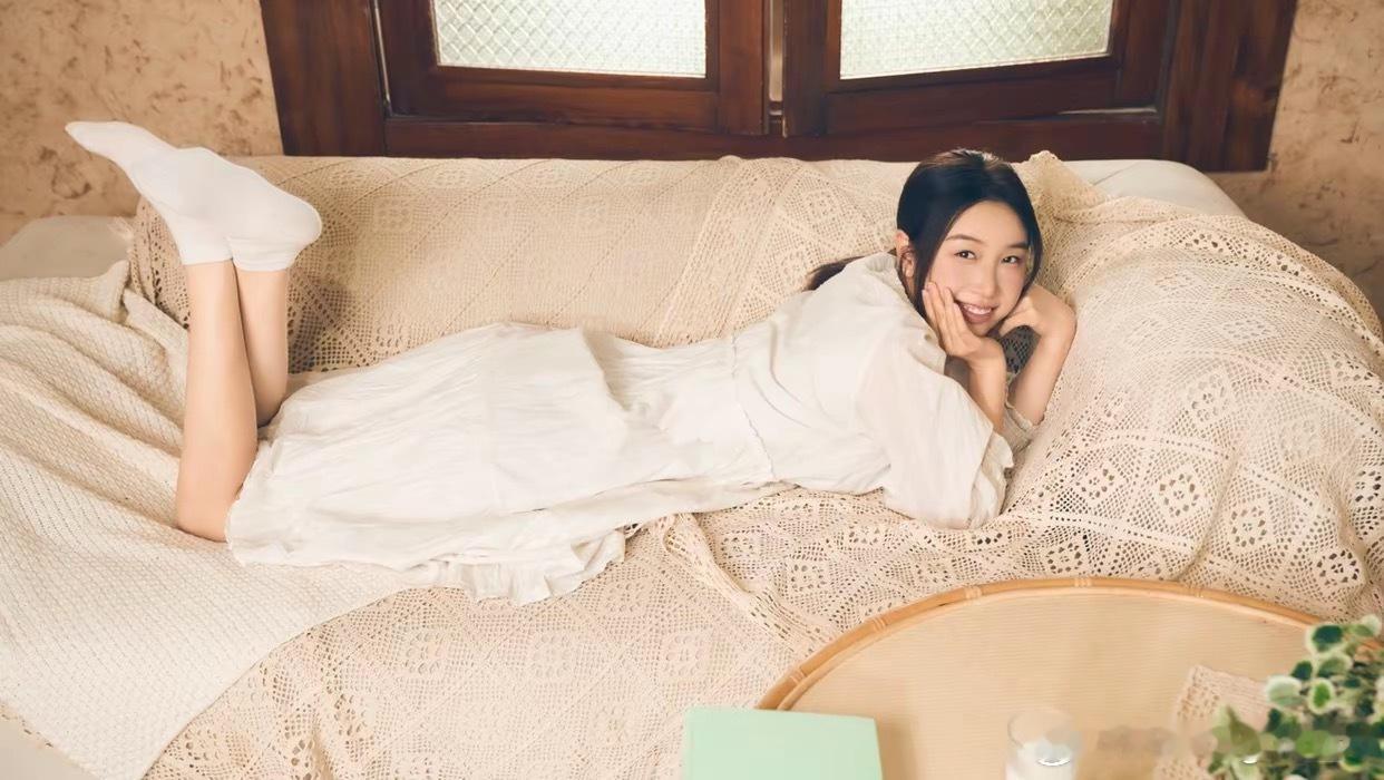 钱天一换了抖🎵头像和背景图 